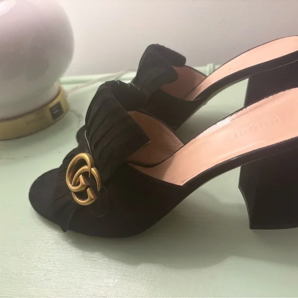 Gucci Marmont
Double G Logo Suede Slides
Women's Size 41/10-10.5 euc worn once! - Picture 6 of 8